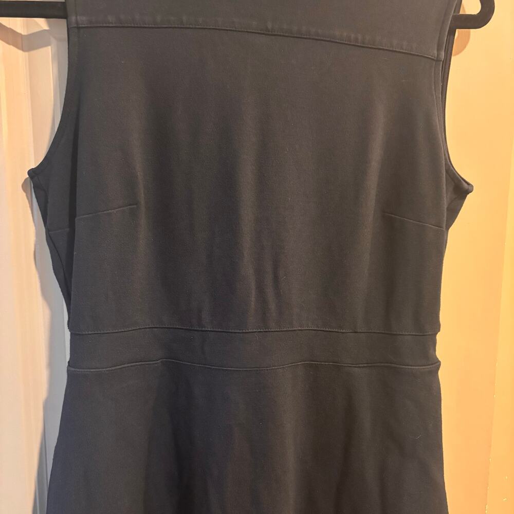 Lands End A Line Black Dress Knee Length Sleeeless V Back Stretch Size 8 - Picture 7 of 7